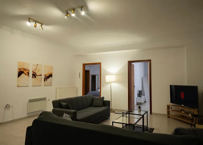 Spacious شقة كليتوريا
